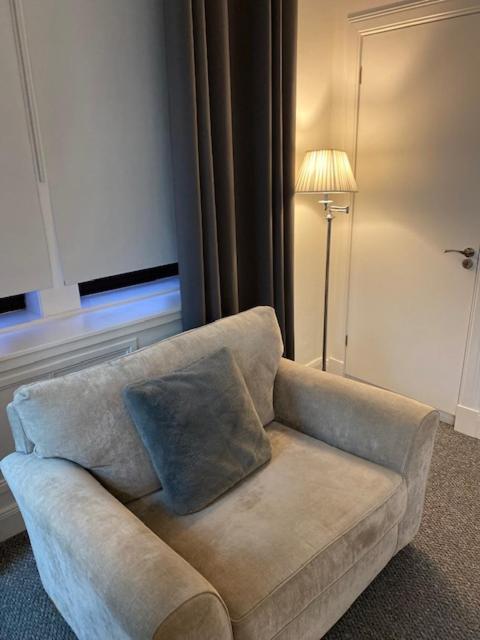 Glenfinnan - Two Bedroom Apartment Dunfermline Eksteriør billede